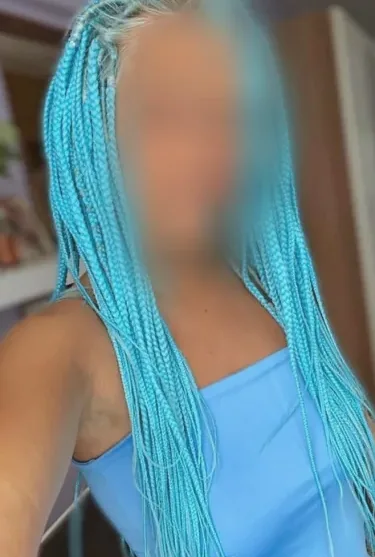 Andrea, 33