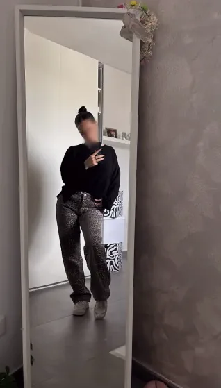 Caroline, 21