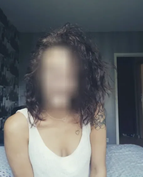 Caroline, 30