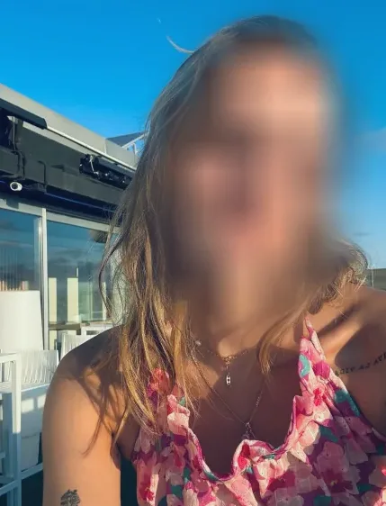 Ellen, 29