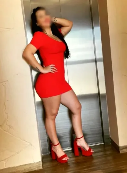 Emilia, 32