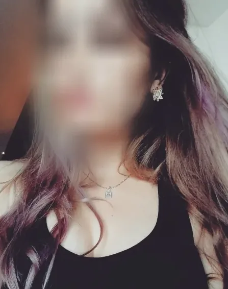Rosa, 32