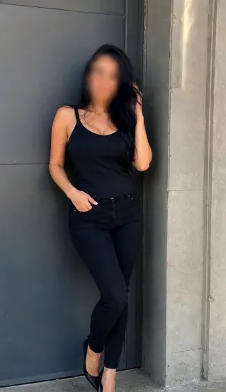 Selma, 33